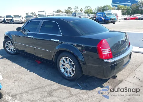 2006 Chrysler 300C z USA, uszkodzony, nr VIN 2C3LA63H86H408026